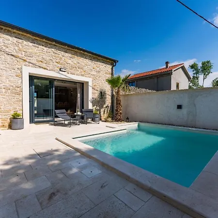 וילה Stone House With Pool Poeta *