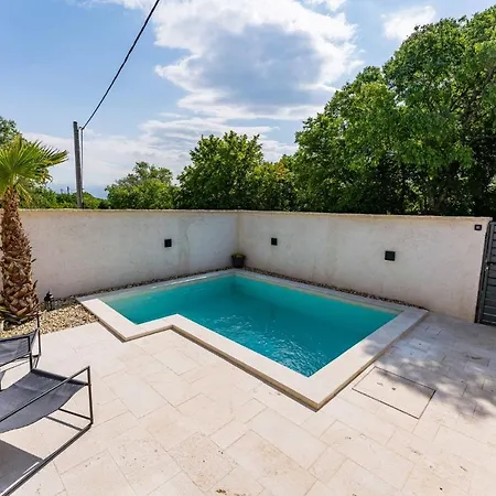Stone House With Pool Poeta Pridraga