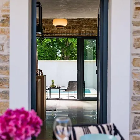 Stone House With Pool Poeta Pridraga