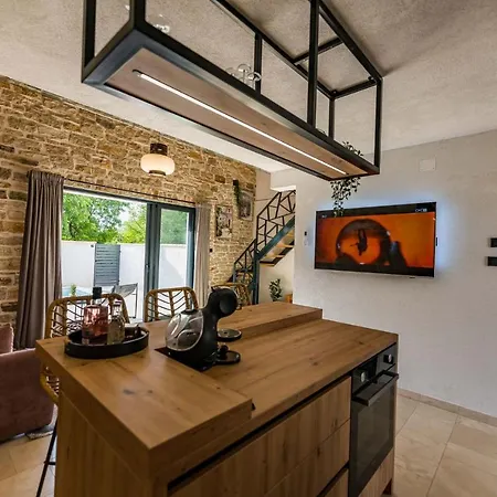 Stone House With Pool Poeta * Pridraga