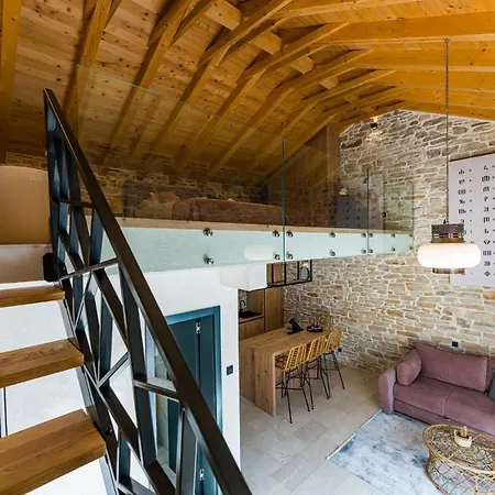 Вилла Stone House With Pool Poeta
