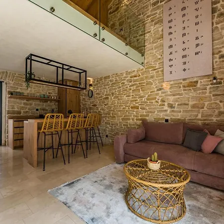 Stone House With Pool Poeta *