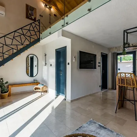 Stone House With Pool Poeta Pridraga