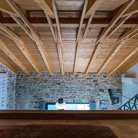 Вилла Stone House With Pool Poeta