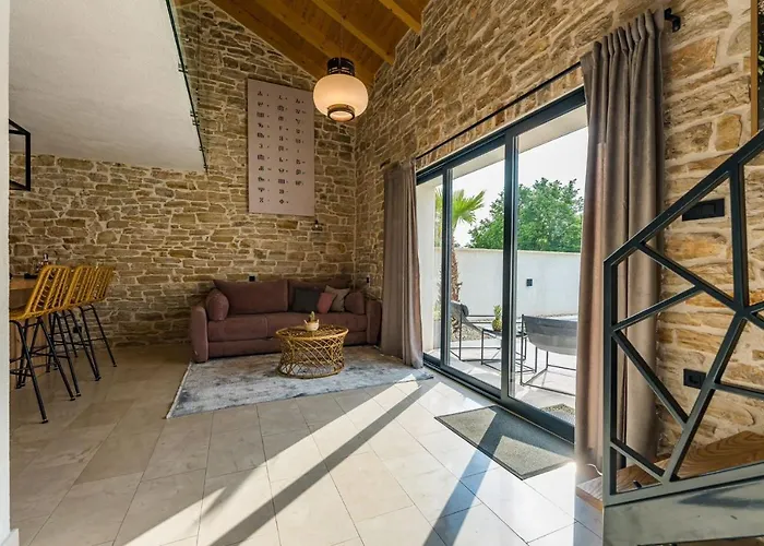 Villa Stone House With Pool Poeta Pridraga
