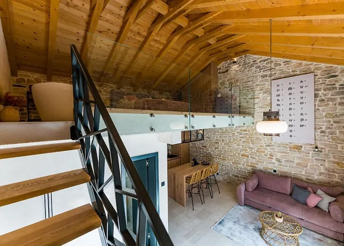 Villa Stone House With Pool Poeta