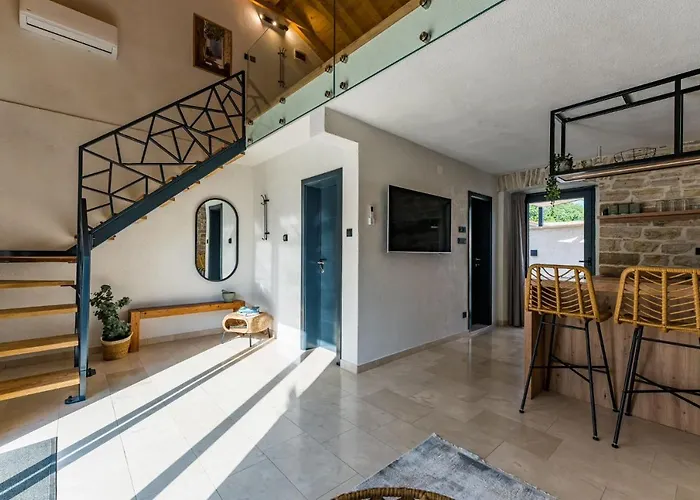 Stone House With Pool Poeta Pridraga