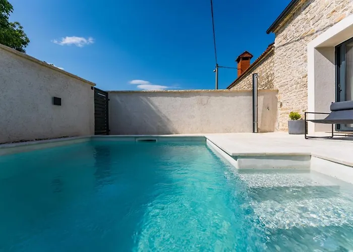 Willa Stone House With Pool Poeta *