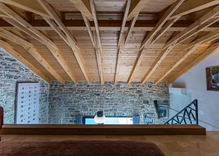 Villa Stone House With Pool Poeta