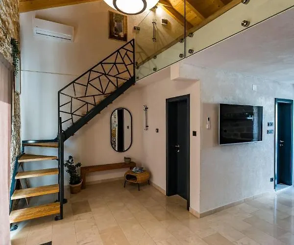 Stone House With Pool Poeta Villa