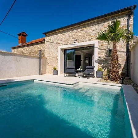 Villa Stone House With Pool Poeta *