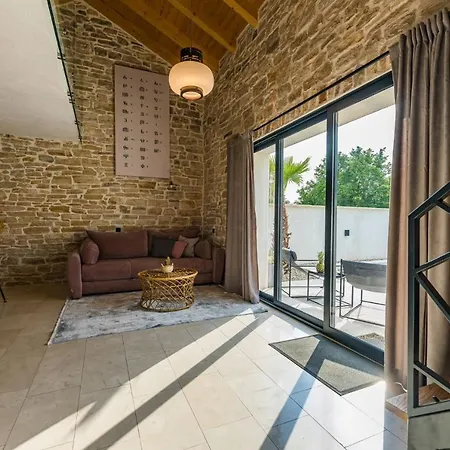 Villa Stone House With Pool Poeta Pridraga