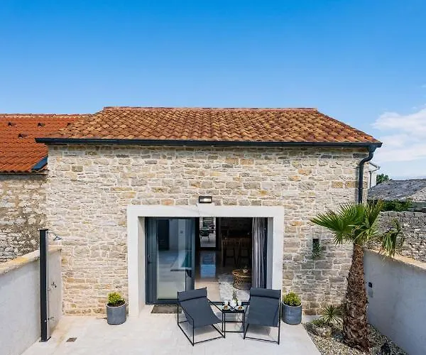 Villa Stone House With Pool Poeta *