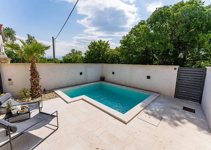 Stone House With Pool Poeta Pridraga