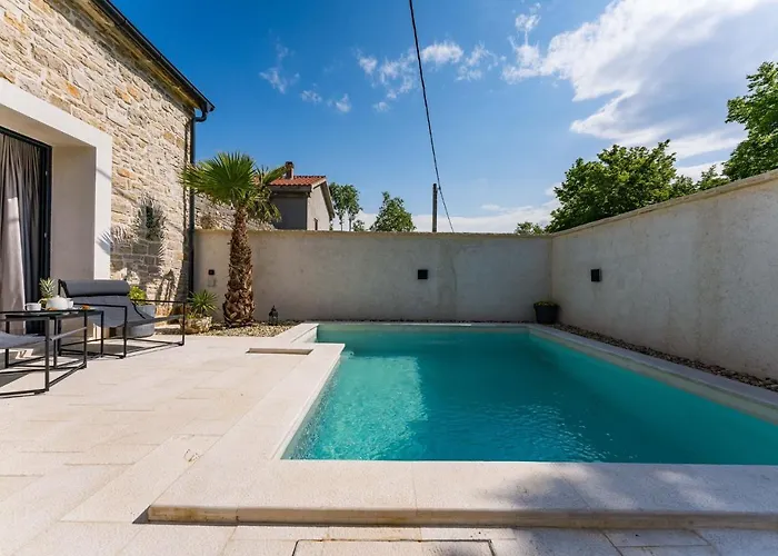 Stone House With Pool Poeta Вилла