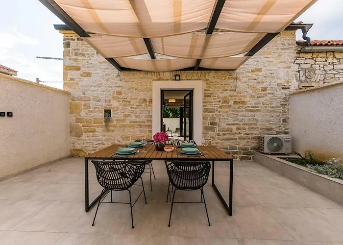 Villa Stone House With Pool Poeta *