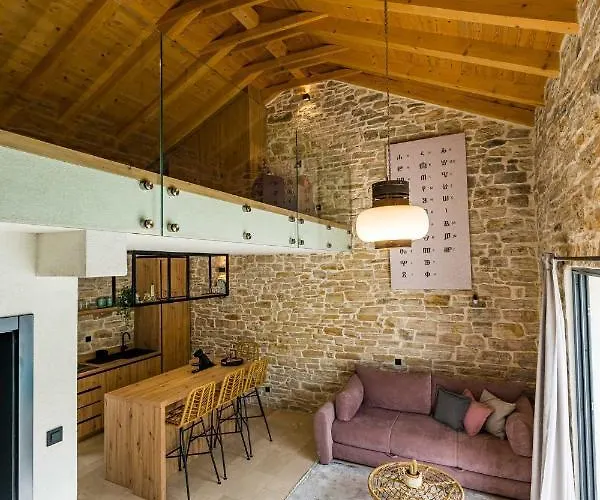 Stone House With Pool Poeta * Pridraga