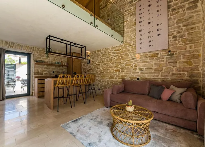 Stone House With Pool Poeta *